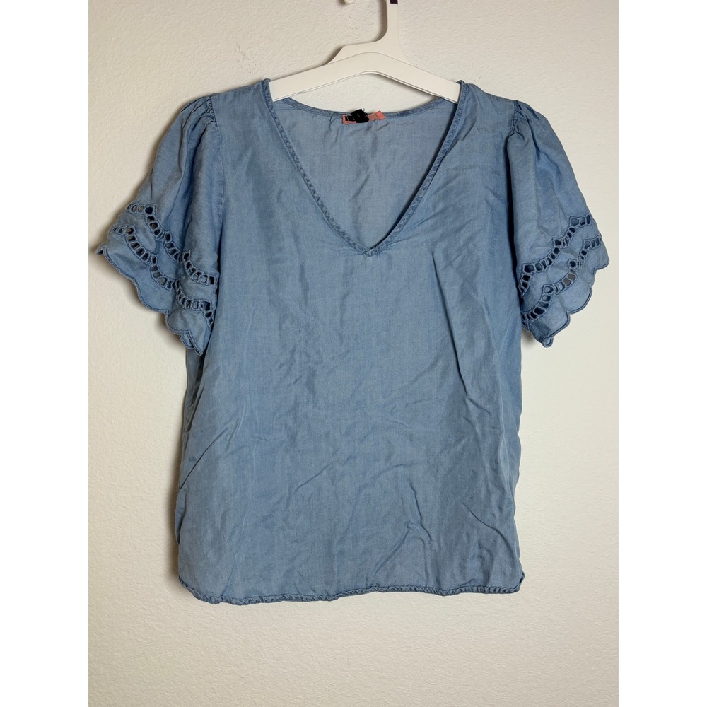 50th Street Petite Blue Chambray Eyelet Flutter Sleeve V-Neck Blouse PM‎